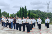 缅怀英烈寄哀思 校社联动践初心 万家坡社区联合岳阳职院医学院开展9·30烈士纪念日主题活动暨微党课学习