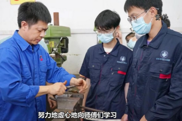 新征程 再出发丨广西工匠二十余载于一线打磨“中国精度” “炼”成复合型人才