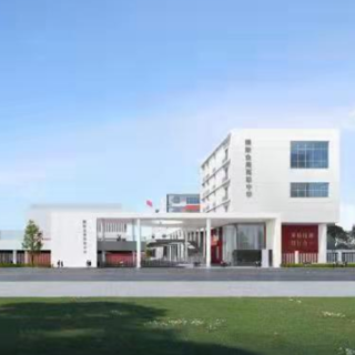 金鹰高级中学建设三班倒,7月底前可完成设施设备安装调试