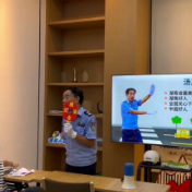 【新时代文明实践在醴陵】安全宣讲进小区：“护学老人”汤其雪授课