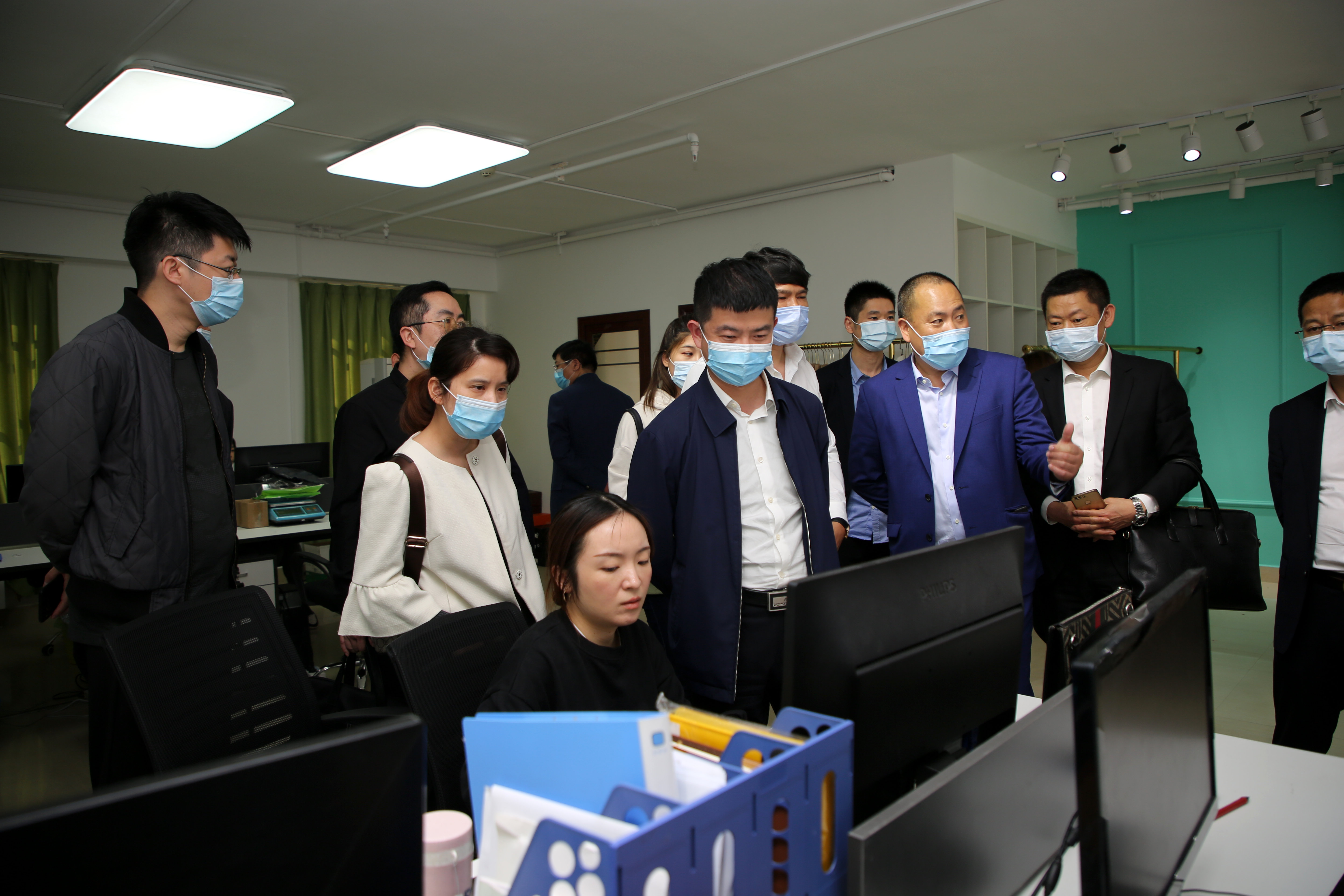 董巍率队赴株洲市芦淞区服饰产业园观摩学习,江曙明参加