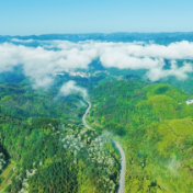 云雾漫青山