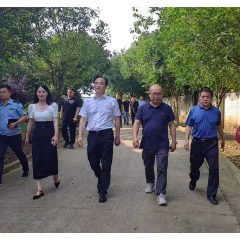 王利波“四不两直”：暗访督查烟花爆竹安全生产