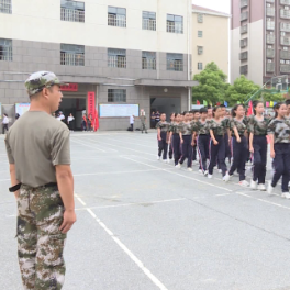 青云学校：军训会操展风采，英姿飒爽致青春