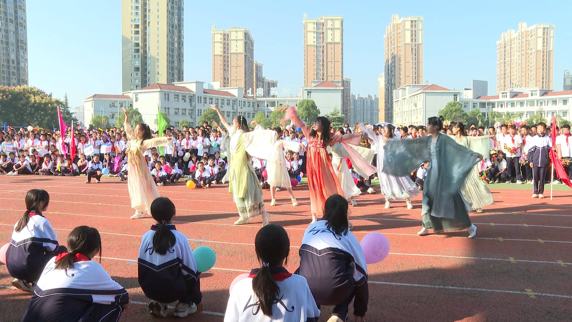 渌江中学艺体节昨日开幕 