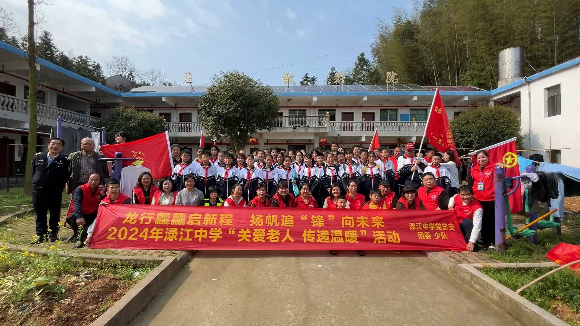 春日学雷锋 敬老情意浓:渌江中学开展学雷锋