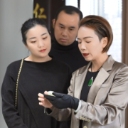 “一物相赠，一世相念”，这个在上海的醴陵姑娘为何流光溢彩？