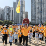 他们奔跑、跳跃、不停歇！400多位“小哪吒”闯关咯