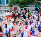  这个夏天，没有人能空着肚子走出一江两岸！