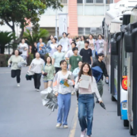 稳住！执笔向光，自有星河长明