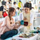 以“捡瓷器玩烟花”打造工业旅游示范区