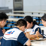 毕业多年，当我再次走进醴陵一中食堂