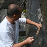 深山里的砚石匠人：张学年把日子磨成了墨香