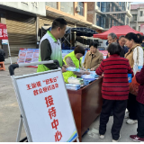 赶集日里的“民生摊位”