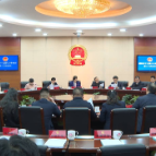 市十七届人大常委会第三十次会议举行，贺小玲主持并讲话