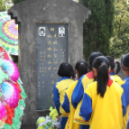 泗汾七校千余师生清明祭扫陈觉、赵云霄