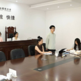 感受法治温度 醴陵17名大学生体验仲裁工作 