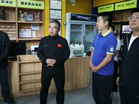 企业服务优化年 向青松调研“四上”企业发展情况
