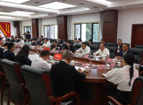 【醴陵两会·现场直击】 政协委员联组协商 唐军全与第三联组委员面对面交流