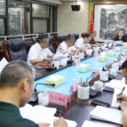 我市召开会议贯彻落实全省打击烟花爆竹非法生产会议精神并部署相关工作，向青松、蒋长富参加