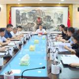 市委理论学习中心组举行2026年第五次集体学习暨“科学决策”专题研讨，向青松主持，贺小玲、廖胜云参加