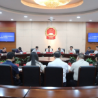 市十七届人大常委会第三十五次会议召开，贺小玲主持并讲话