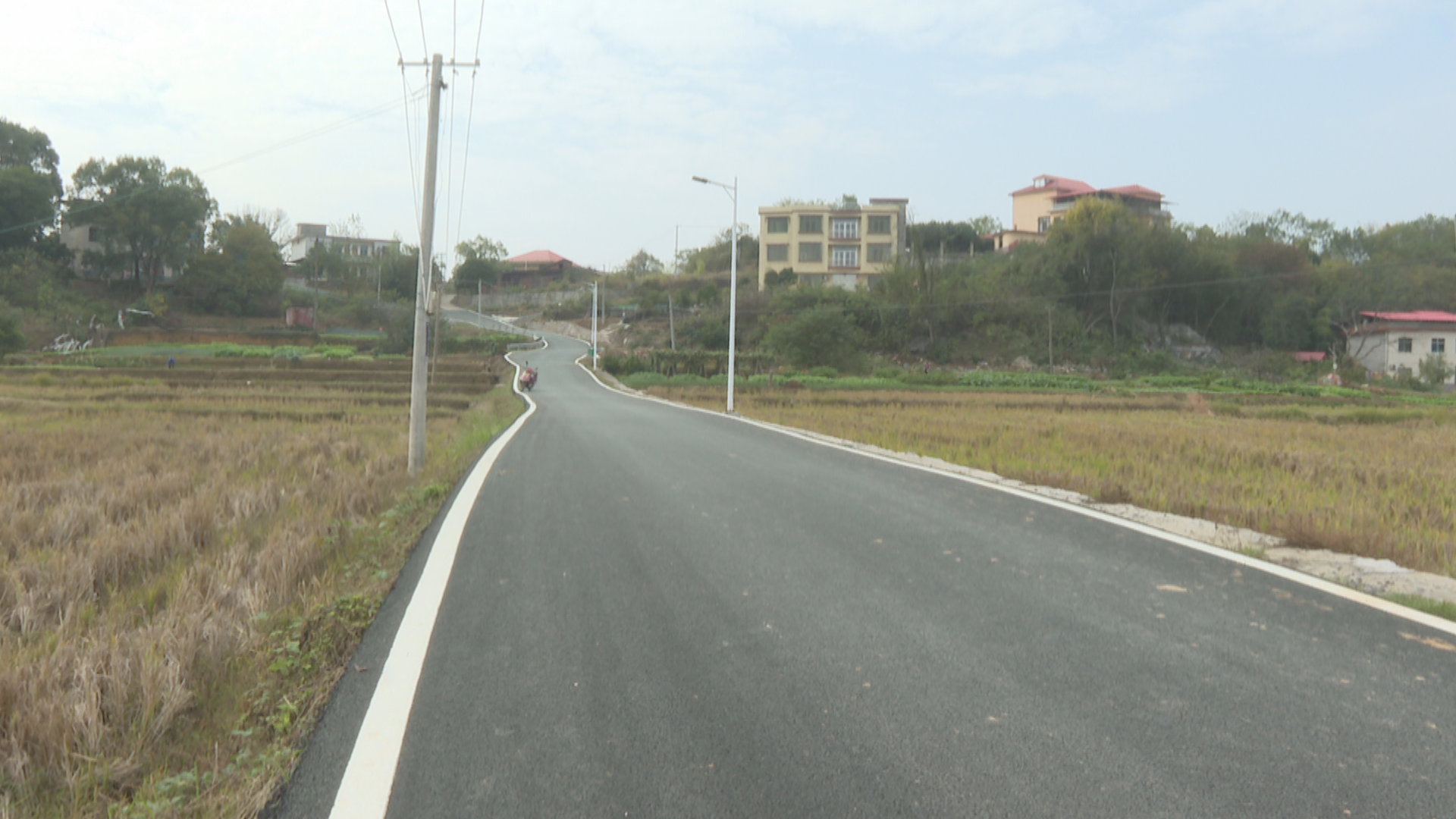 建湘村公路-1.bmp 建湘村公路-1.bmp
