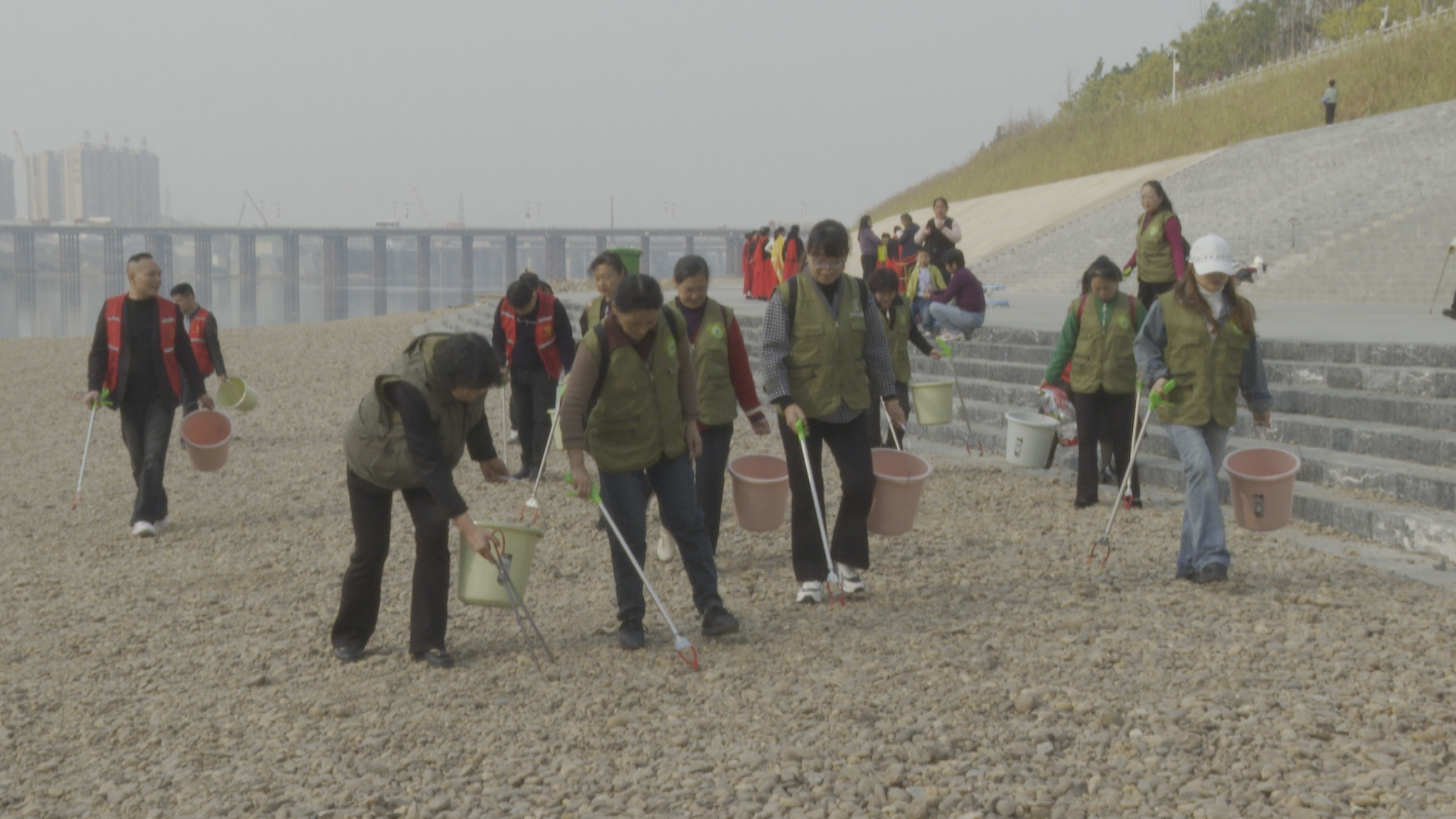 国际志愿者日-1.bmp 国际志愿者日-1.bmp