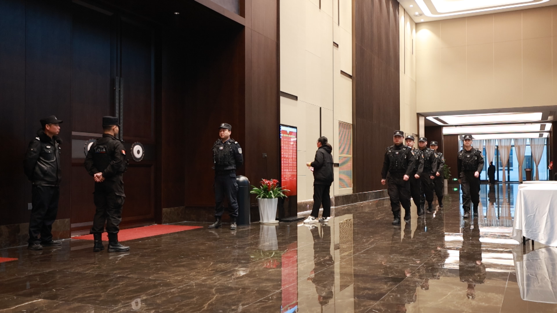 公安局护航两会-1.bmp 公安局护航两会-1.bmp