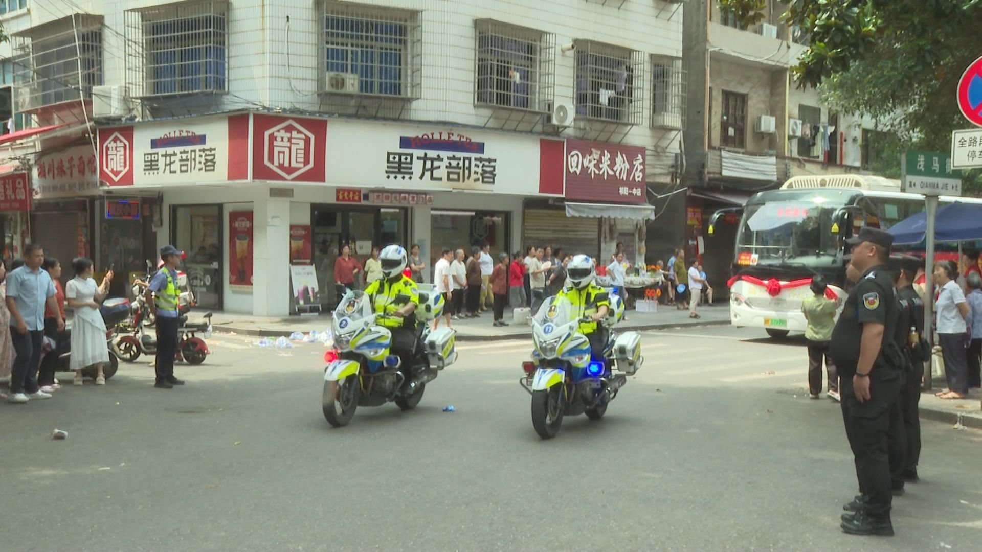 从容入场-1.jpg 从容入场-1.jpg