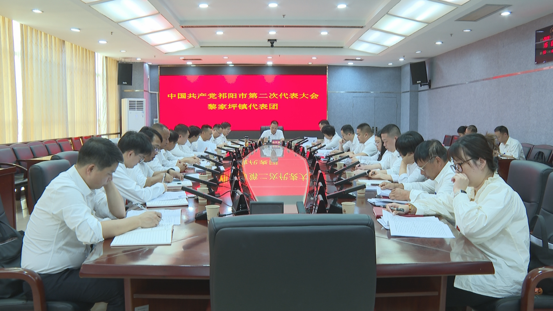 市长代表团-2.bmp 市长代表团-2.bmp