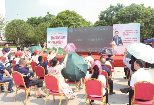 宁乡市自然资源局开展第31个全国“土地日”集中宣传活动