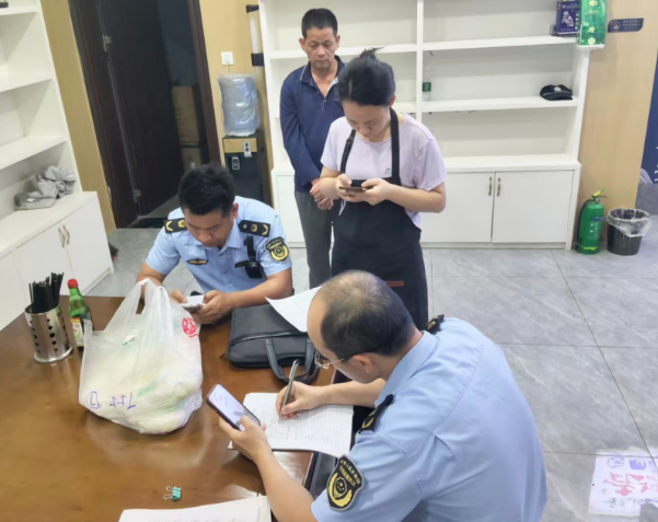 宁乡市大屯营镇：联合执法保障“舌尖”与“烟火”安全