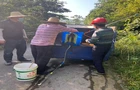 宁乡市东湖塘镇燕山村开展道路除杂清障志愿活动