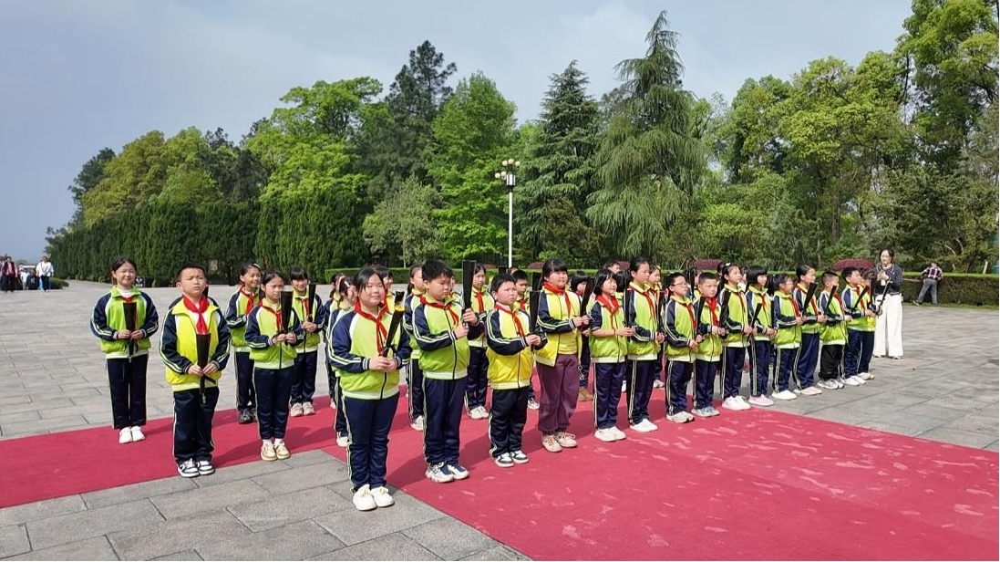 花明楼小学办课外讲堂