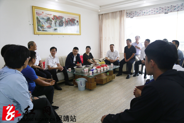 走访慰问历城来保靖交流学习的医生和教师.jpg