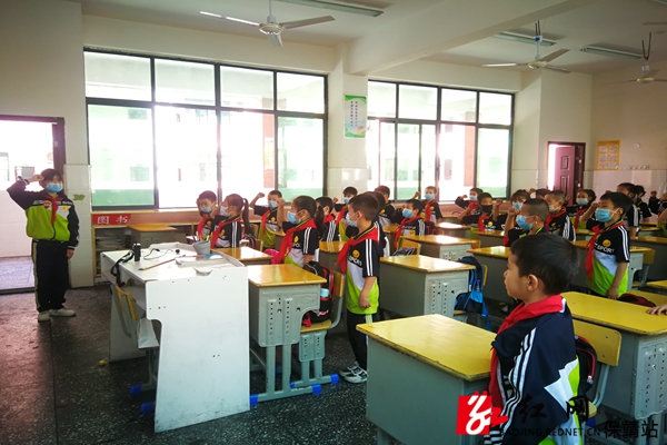 保靖迁陵小学：迎接少代会 争做好队员.jpg