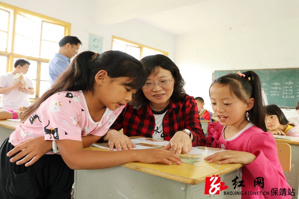 保靖县清水坪镇黄连小学：爱心助成长 快乐迎六一.jpg
