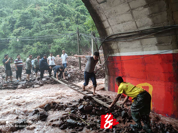 基干民兵化整为零转移群众.jpg