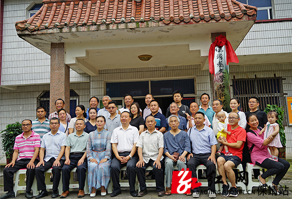 以文学名义 向历史致敬.JPG