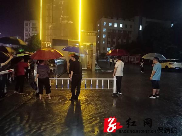 雨夜值守现场.jpg