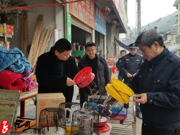 工作人员查验在售取暖设备安全质量情况（1）水.jpg