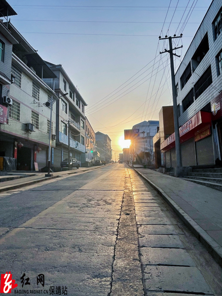 专项整治行动后，干净、靓丽的毛沟集镇水.jpg