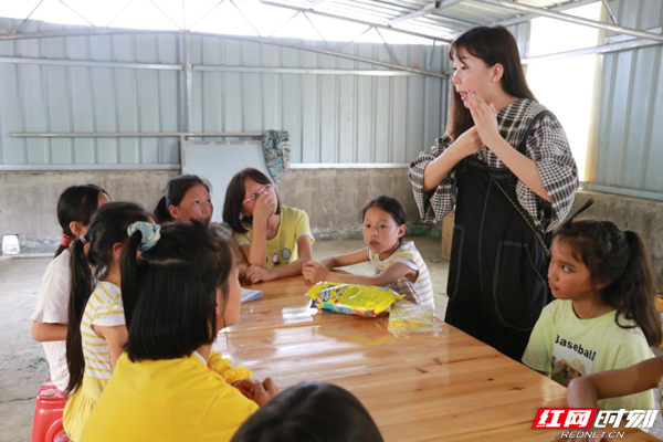 龙星宇老师和女生私聊防性侵话题 副本.jpg 龙星宇老师和女生私聊防性侵话题 副本.jpg