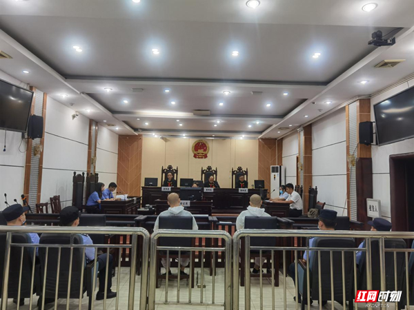庭审现场 副本.jpg