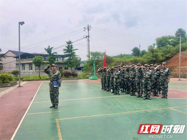 点验大会现场重温入党誓词水.jpg