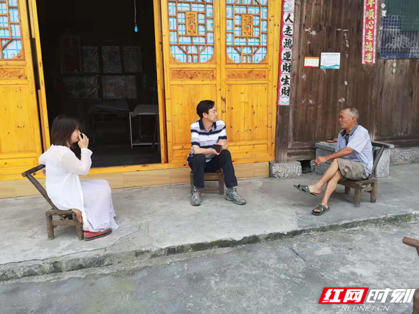 卢书记1.jpg