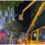 文明新风润湘西,文明创建我参与 | 保靖县住建局:维修路灯添光明 文明创建暖人心