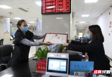 优化营商环境保靖在行动 | 保靖县市场监督管理局:“综合窗”落实“四减” 全方位方便群众