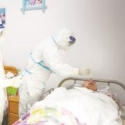 在抗疫中学会防疫 在防疫中增强本领